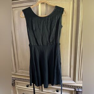 Women’s vintage dress from the 80s, only worn once, black mini waist tie dress